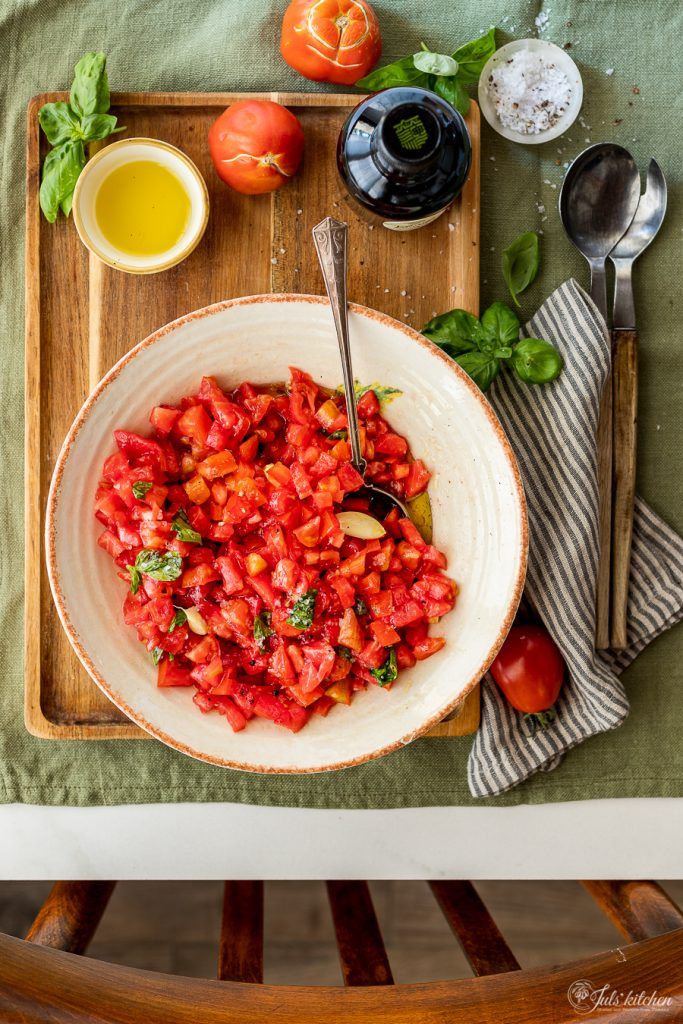 Raw tomato sauce for pasta, the Italian pasta alla crudaiola. - Juls'  Kitchen | Recipe | Tomato pasta sauce, Cherry tomato sauce, Italian pasta