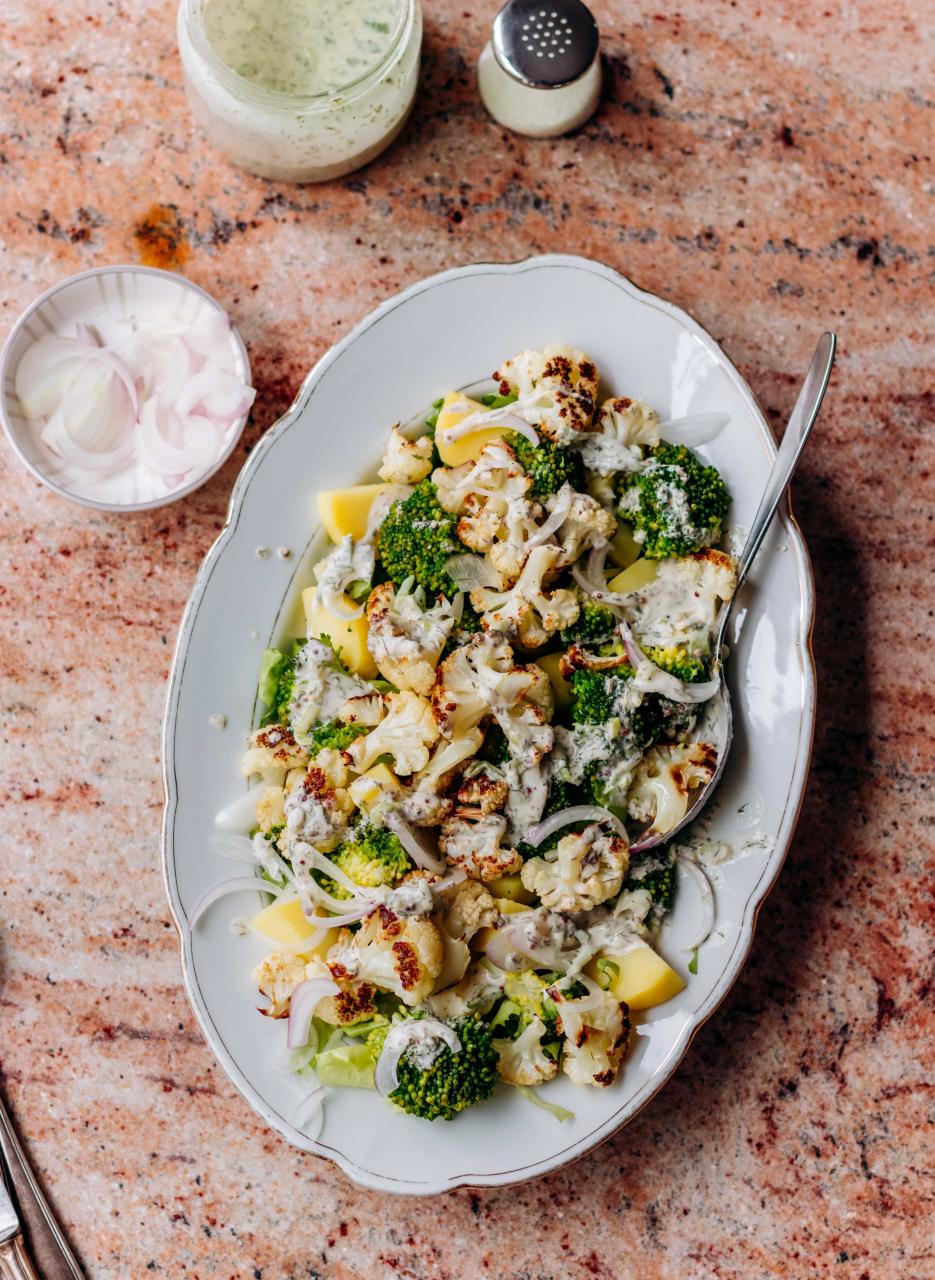 Roasted Cauliflower salad with tahini dill ranch dressing - Klara`s Life